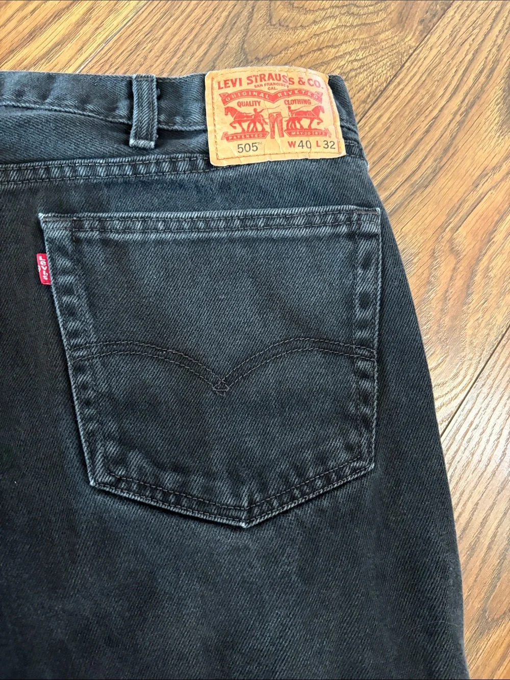 Men’s Levi's Black 505 Straight Jeans with Signature Patch